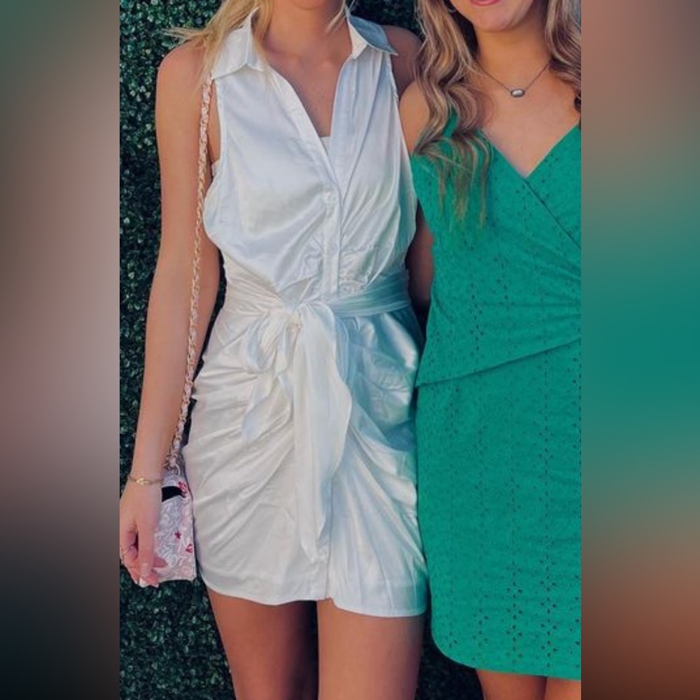 White DO + BE dress. Size Medium.
